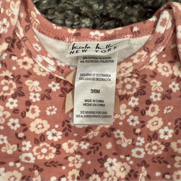 Nicole Miller Baby Floral Bodysuits in Rose/Cream, Size 3-6 Months - Picture 2 of 3
